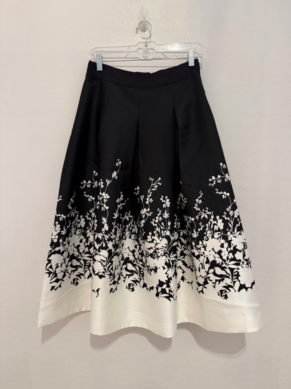 White House Black Market Black & White Floral A-Line Skirt